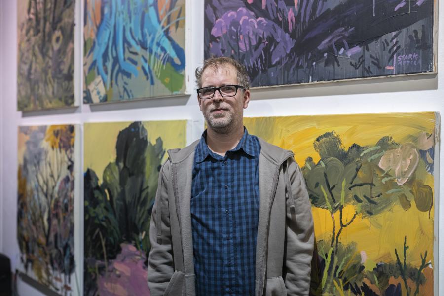 Természetjáró szenvedélyét mutatja be Stark Attila grafikus-festőművész a legújabb kiállításán
