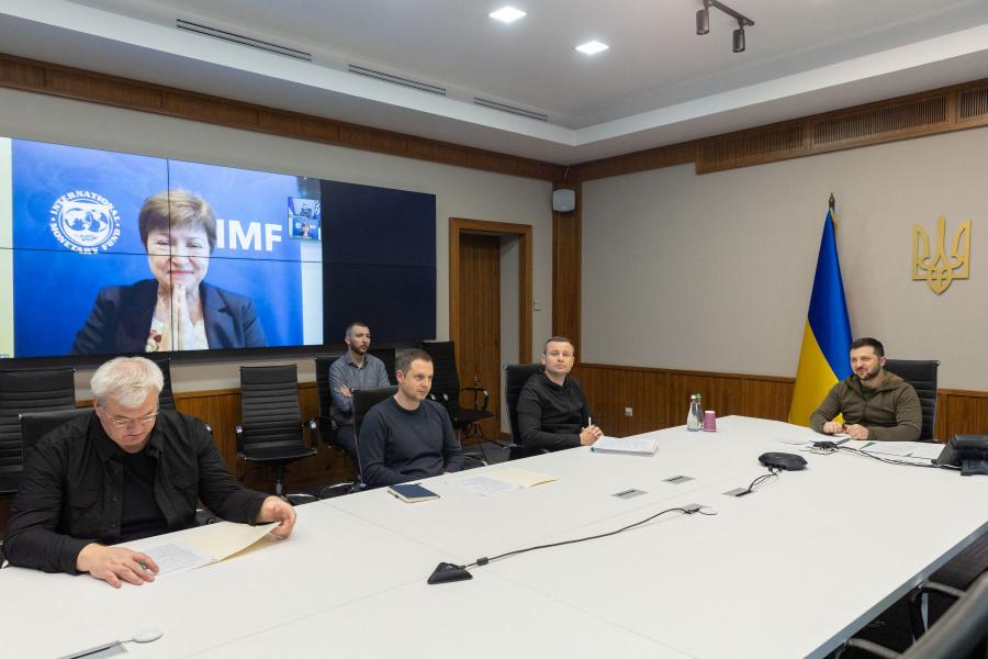 A csaknem 16 milliárdos IMF-hitelkeret hatodrészét szinte azonnal megkaphatja Ukrajna