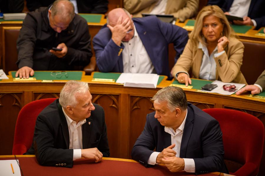 Orbánék továbbra sem engedik el a rendeleti kormányzást
