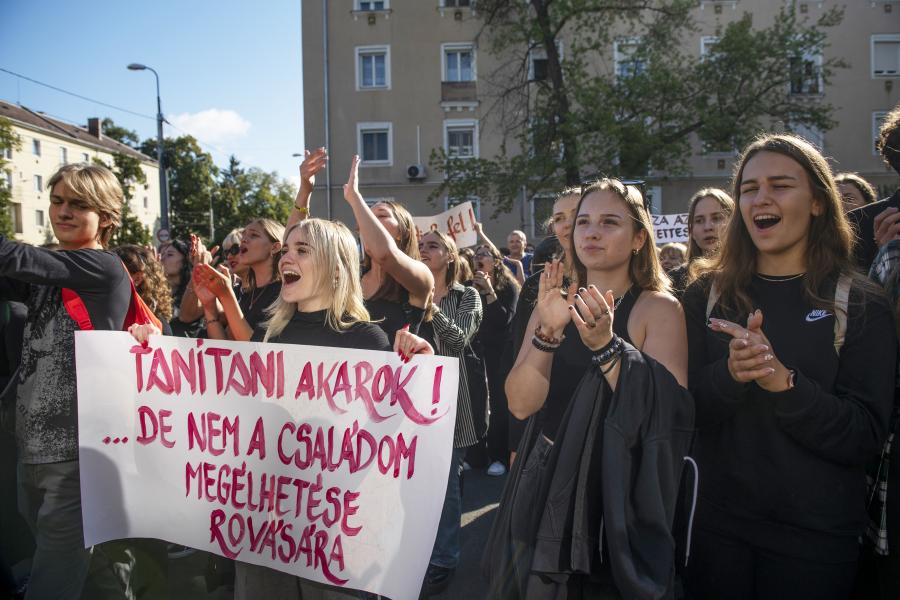 Egyre több tanár gondolkodik pályaelhagyáson, a ‘70-es évek világába csúszhat vissza a magyar közoktatás