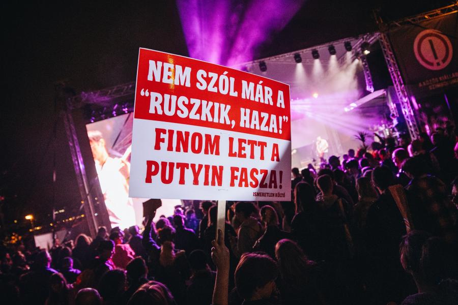 Gulyás Gergely szerint háborúpárti kampány kiplakátolni, hogy „Ruszkik, haza!”