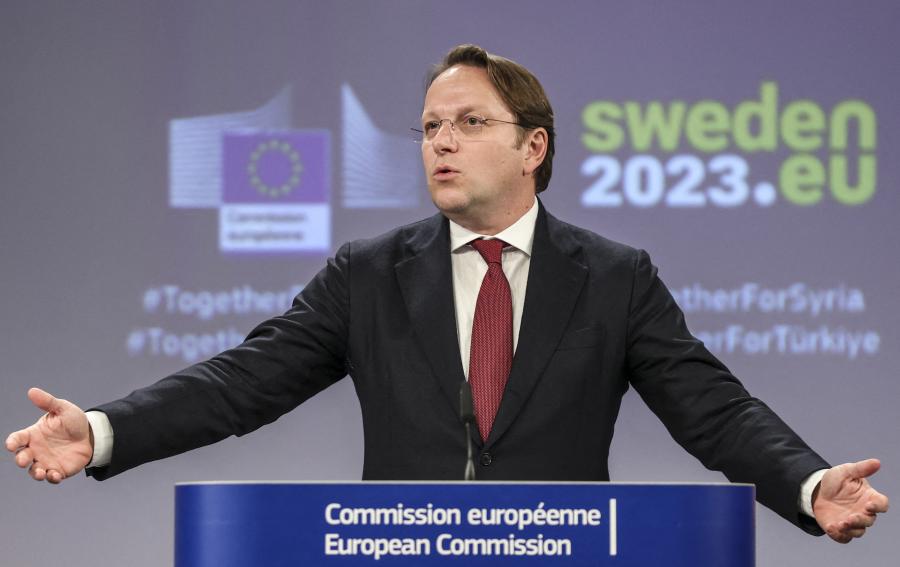 Várhelyi Olivér nem válaszolt arra, hogy hány hülye ül az Európai Parlamentben