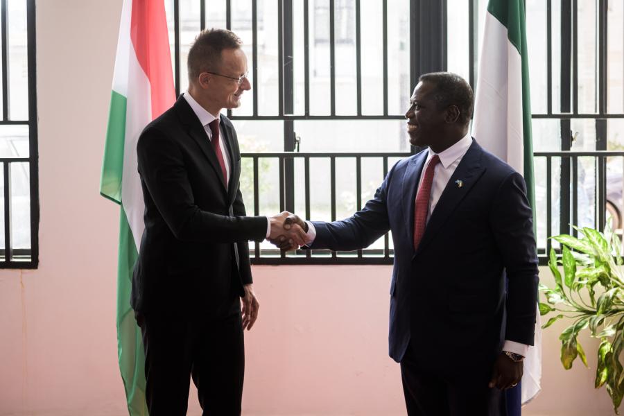 Itt az újabb magyar diplomáciai siker, Sierra Leone támogatja Magyarország békepárti álláspontját