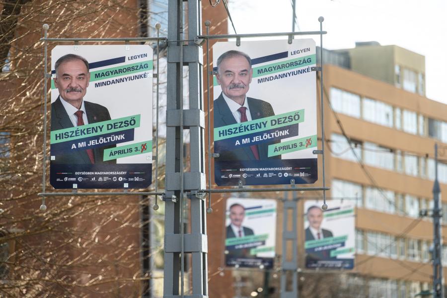 Csúnya fideszes harapófogóba kerülhet Budapest, NER-kézben maradhatnak a villanyoszlop-hirdetések