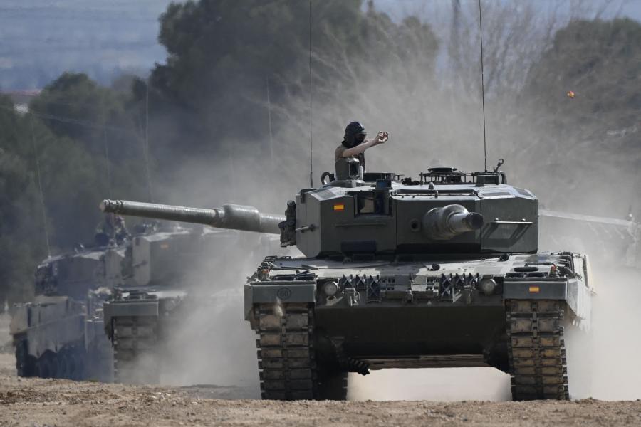 Spanyolország hat Leopard-2 harckocsit küld Ukrajnának