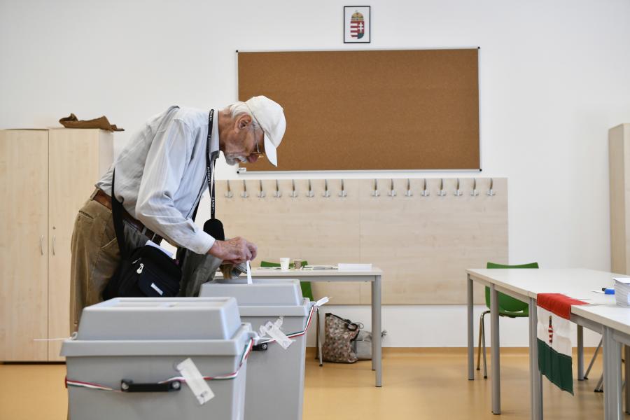 Időközi önkormányzati választást tartanak Tarnabodon és Oroszlányban