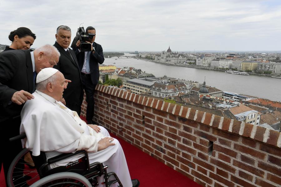 WSJ: Ferenc pápa szólt Orbán Viktornak, hogy nyisson a bevándorlók előtt