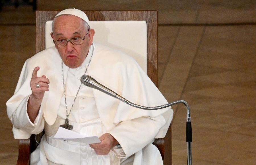Ferenc pápa: Ki kell irtanunk magunkból a közöny és az önzés gonoszságait