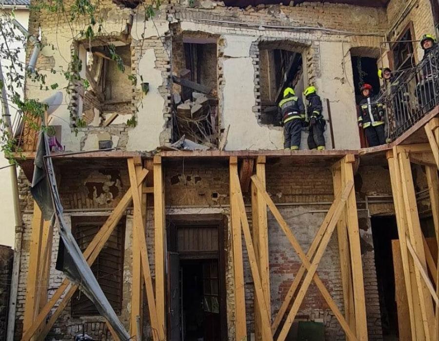 Gázrobbanás rázta meg Budapest VIII. kerületét, egy embert hoztak ki a romok alól