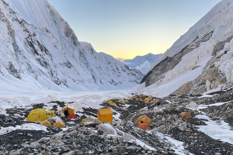 Meghalt egy hegymászó az Everesten