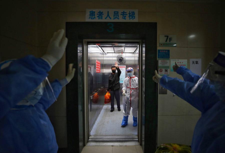 Három év után szabadon engedték a kínai férfit, aki az elsők közt adott hírt a koronavírusról
