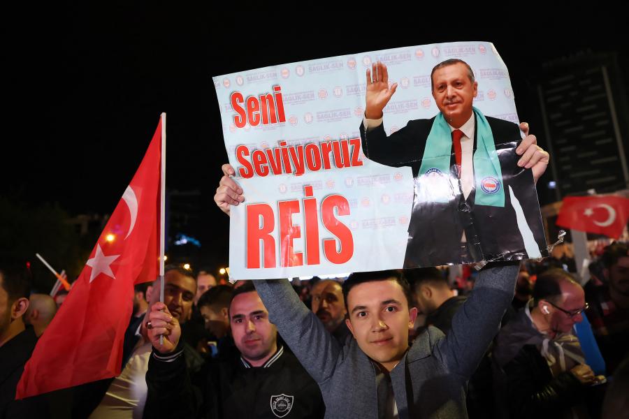 Erdogan nyert Törökországban, de jön a második forduló