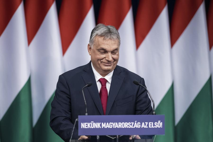 Orbán Viktor lepasszolta a kérdést, hogy miért nem válaszolnak a miniszterei érdemben a kérdésekre, de végül nem jött ki belőle jól