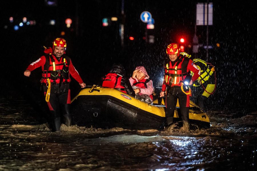 Halálos áldozatokat követeltek Olaszországban az áradások, több ezer embert evakuáltak