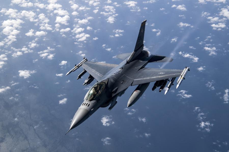 Az USA engedélyezné európai szövetségeseinek, hogy F-16-os vadászgépeket küldjenek Ukrajnának