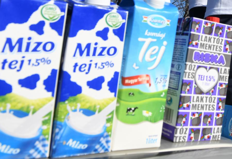 Brutális volt a túlárazás a rászorulóknak vett élelmiszercsomagban, a 159 forintos tej 516 forintba került