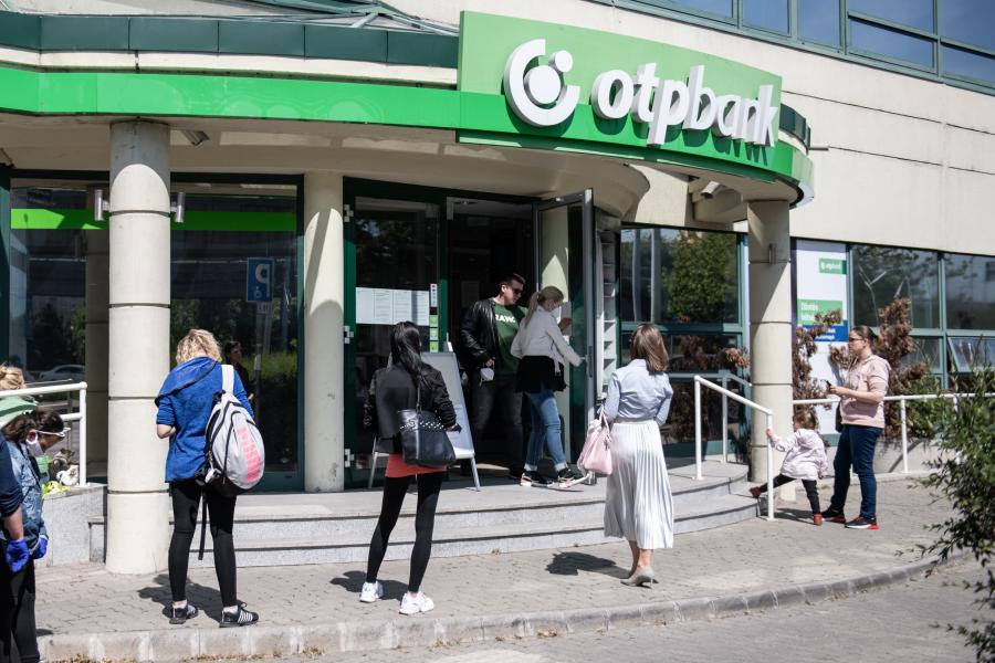 Figyelmeztet az OTP: banki alkalmazottnak hazudják magukat adathalász csalók