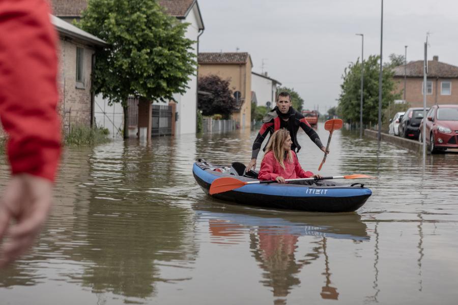 Lezuhant egy helikopter az észak-olaszországi áradások miatti mentőakció során