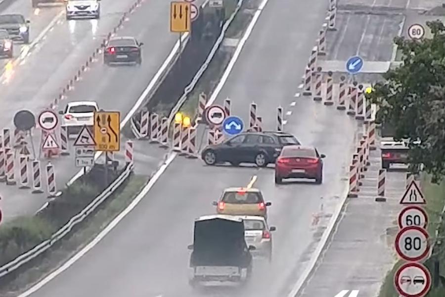 A terelő jelzések ellenére is életveszélyesen közlekedő autósokról tett videót közzé az MKIF