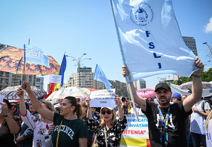 Elutasítják a kormány sértő javaslatát a romániai pedagógusok, méltóságukért is folytatják az országos sztrájkot