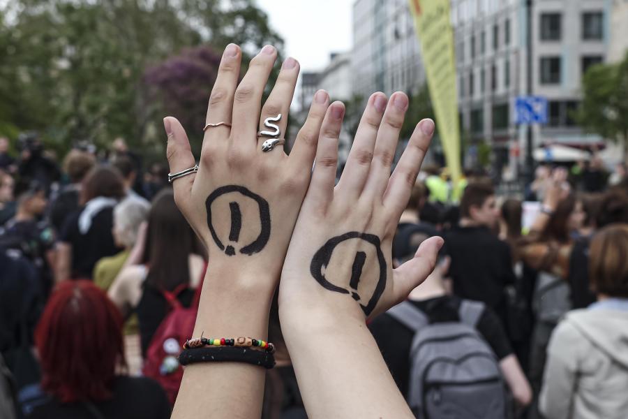 Újra tüntetnek, Novák Katalinhoz mennek a diákok a budai Várban