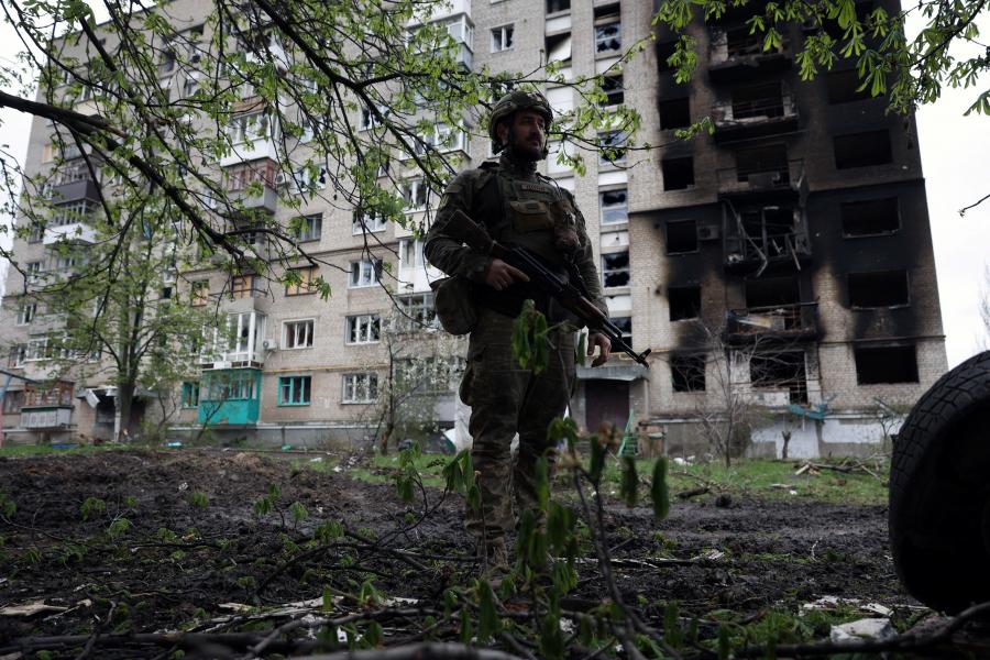Szünetet tartanak a bahmuti harcokban, továbbra is civileket ölnek az orosz megszállók 