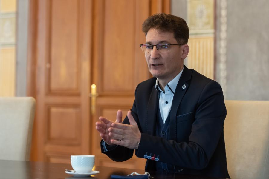 Elégedetlen a fideszes székesfehérvári polgármester, újratervezné az önkormányzatok finanszírozását 
