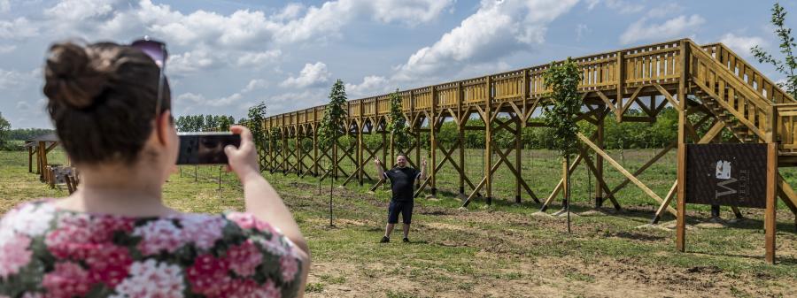 Fideszes kis-királyság lapul Hajdú-Biharban a világhírű lombkoronasétány mögött