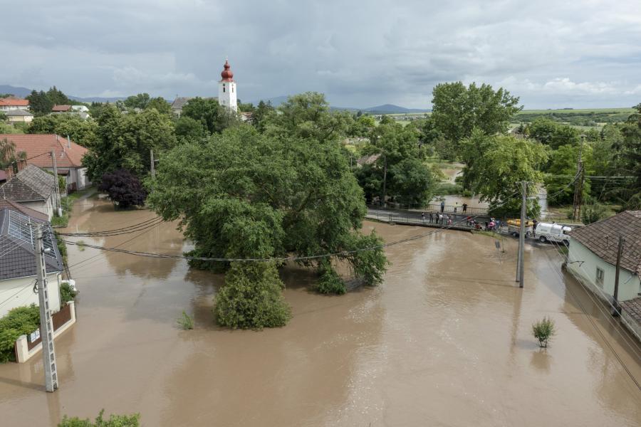 Megközelíthetetlen egy település Nógrádban a hatalmas esőzés miatt