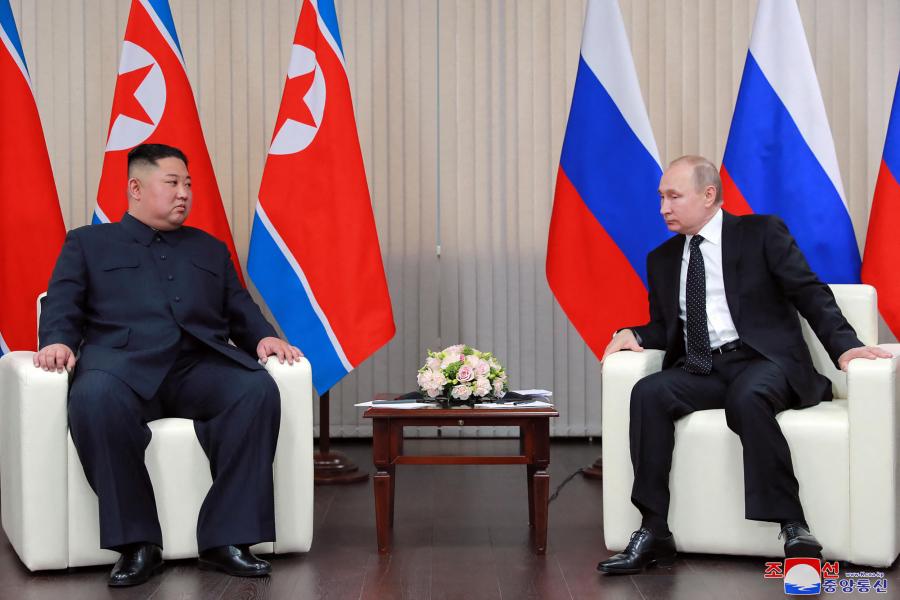 Kim Dzsong Un teljes támogatásáról biztosította Vlagyimir Putyint
