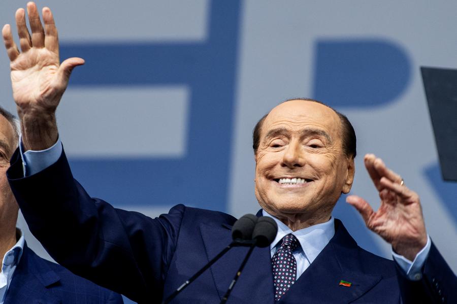 86 éves korában elhunyt Silvio Berlusconi volt miniszterelnök, az olasz politika fenegyereke, egyben az utóbbi évtizedek legsikeresebb politikusa