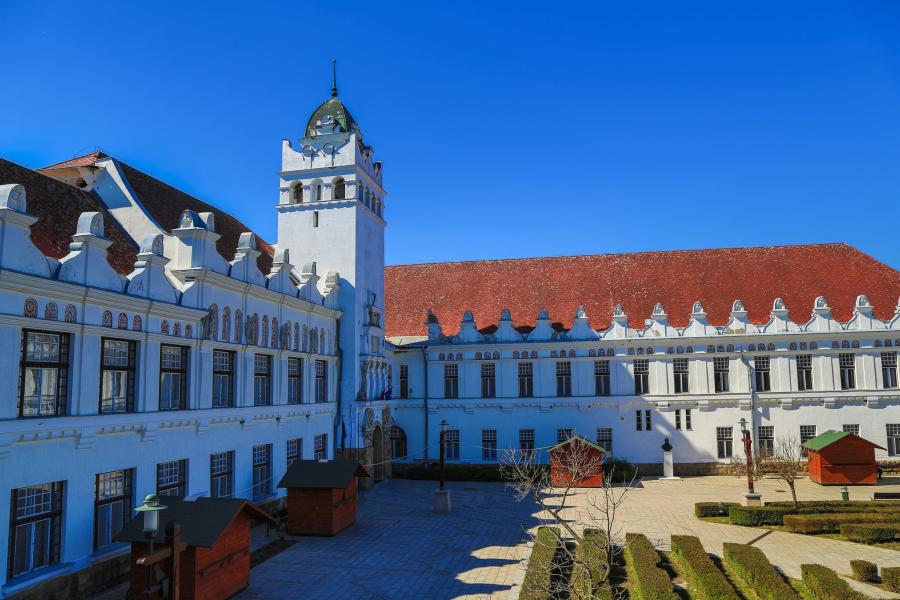 Óriási támogatást kapott az Orbán-kormánytól a Tokaj-Hegyalja Egyetem, egy nappali tagozatos diákra kétmilliárd forint jut