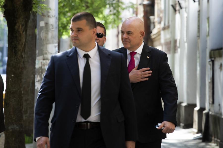 Menesztette hivatalából a főügyészt az államfő Bulgáriában