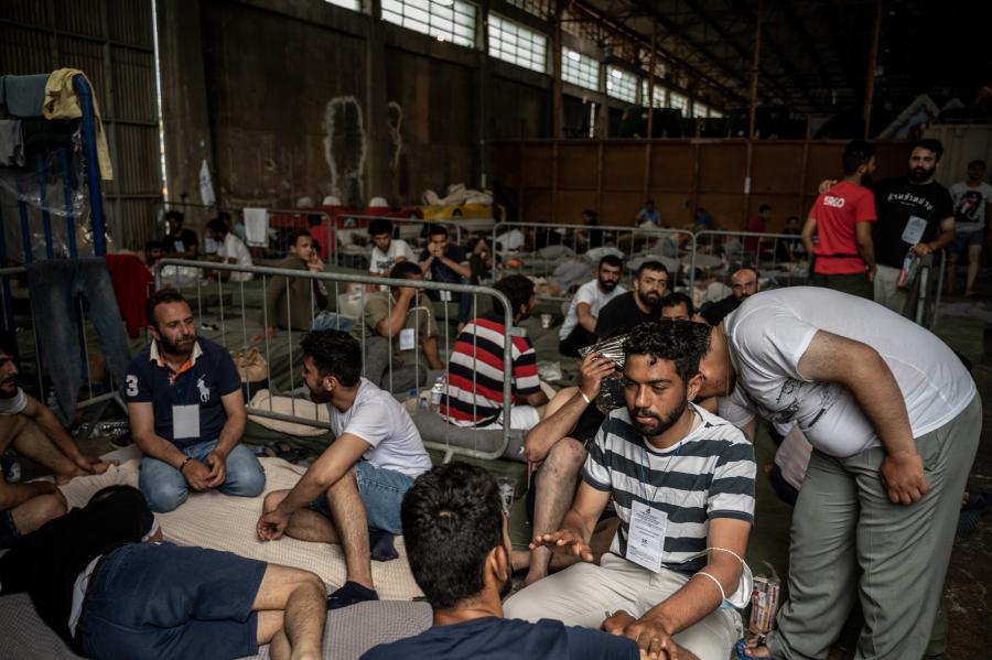 500 eltűnt embert keresnek a görögországi hajókatasztrófa után 
