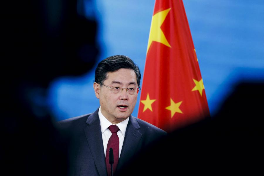 Vad találgatás kezdődött arról, hová tűnt a kínai külügyminiszter, a kommunista párt hallgat