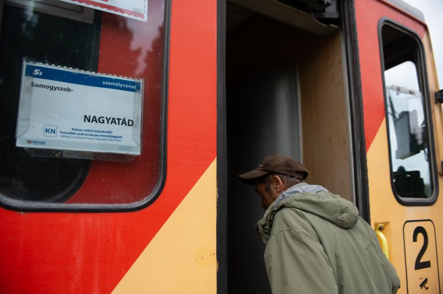 Jármű- és személyzethiánnyal magyarázza a MÁV a vasúti mellékvonalak bezárását