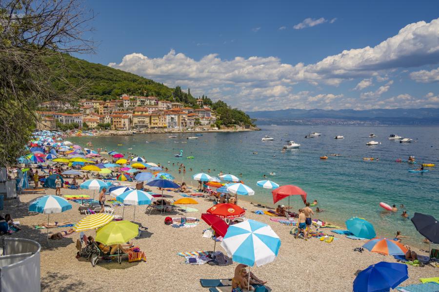 MSZP-s javaslat készül arról, hogy a Balatonnál csak ingyenes strandok legyenek