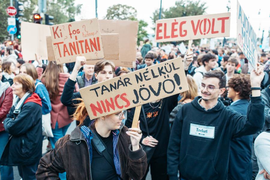 Átírja az Orbán-kormány a pedagógusképzés szabályait,  szeptembertől rövidebb idő alatt lehet tanári diplomát szerezni