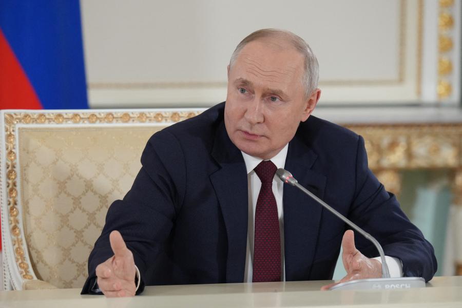 Putyin: Moszkva nem utasítja el a béketárgyalásokat
