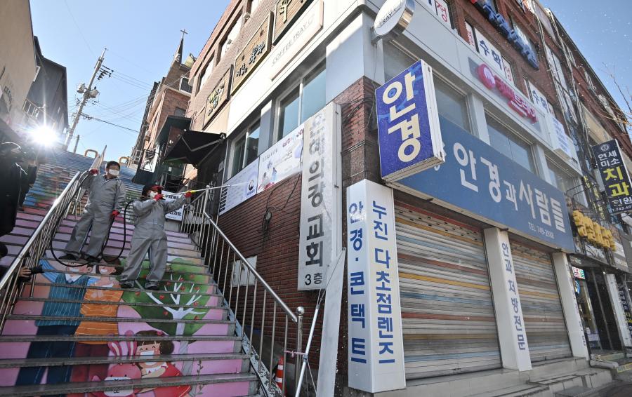 Négy embert elgázolt, kilencet megkéselt egy ámokfutó Szöul egyik peremvárosában