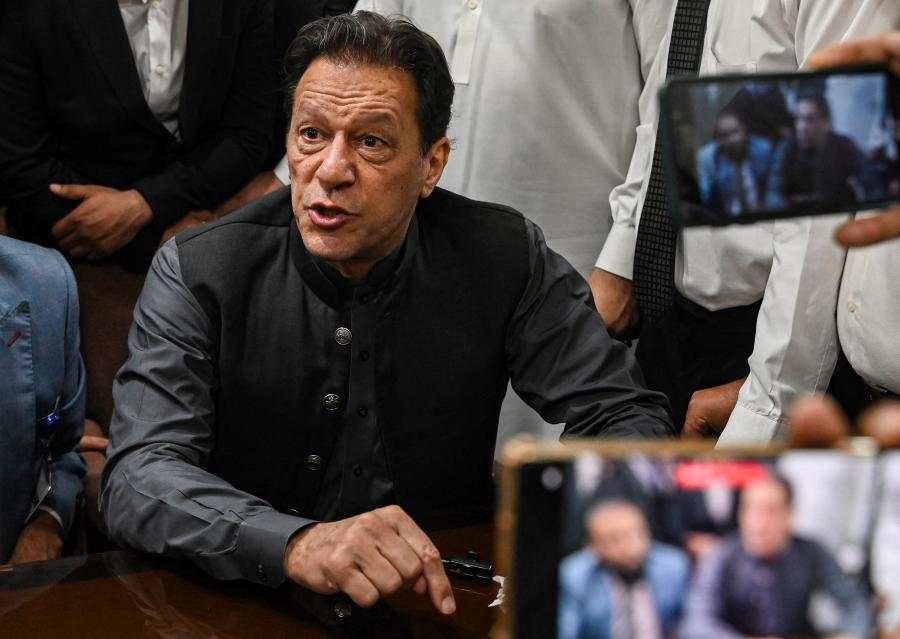 Letartóztatták a volt pakisztáni miniszterelnököt, hogy letöltse a börtönbüntetését