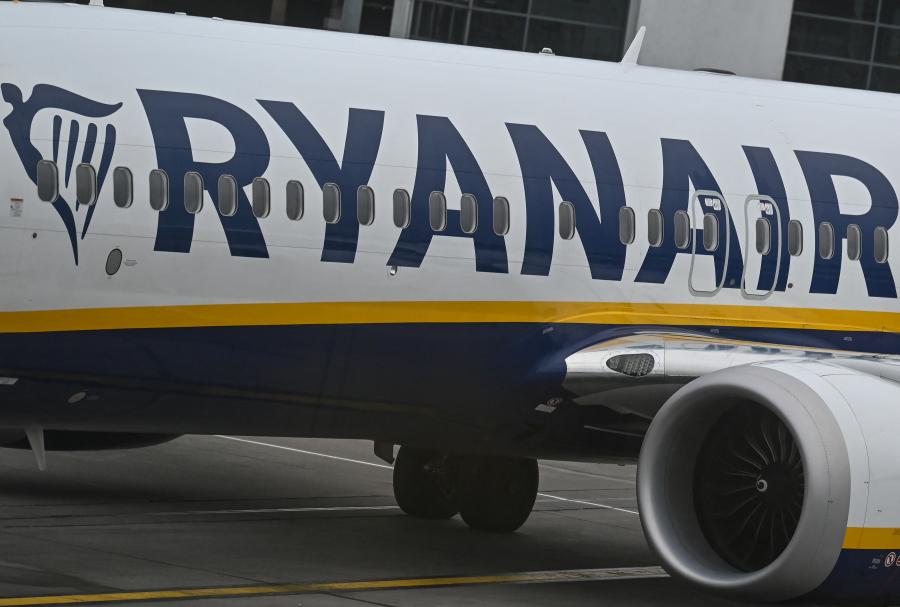 Több órára leállt az éjszakai vihar miatt Ferihegy, két Ryanair-gép is megrongálódott
