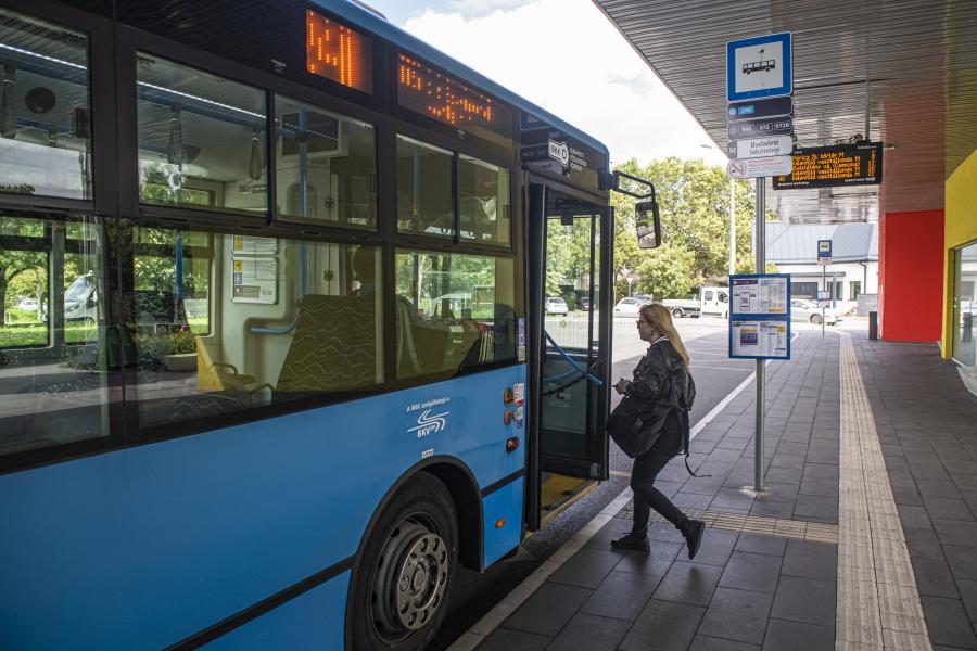 Budaörs és Érd mellett további kilenc településtől kér extrapénzt az agglomerációs buszjáratokért Lázár János tárcája