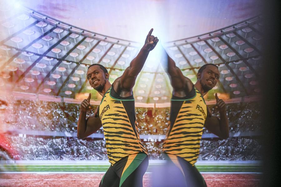 Budapestre érkezett Usain Bolt viaszfigurája, villámpózban látható a legenda