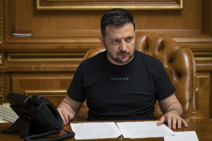 Volodimir Zelenszkij felmentette az összes megyei sorozóbizottság vezetőjét
