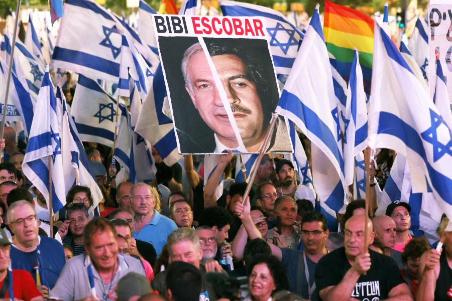 Alkotmányos válság Izraelben: csak Tel-Avivban több mint 100 ezren tüntettek az igazságügyi reform ellen