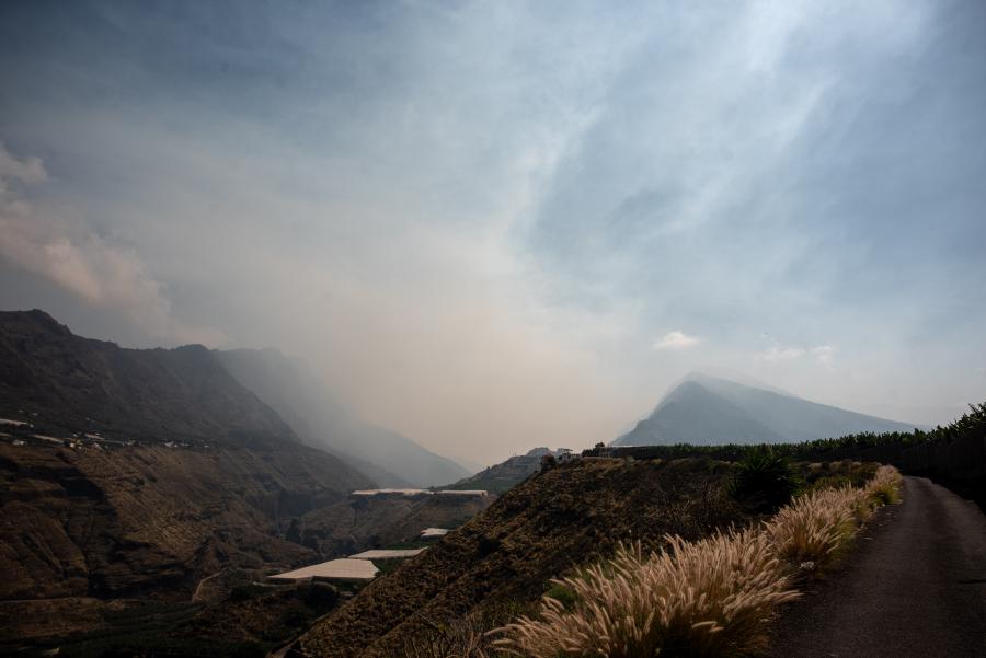 Erdőtűz miatt ki kellett üríteni négy falut Tenerifén