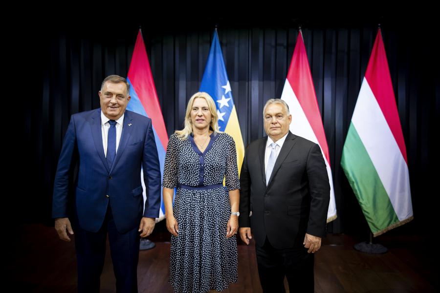 Eurószázmilliókat áldoz arra az Orbán-kormány, hogy valaki felrobbantsa a Balkán törékeny békéjét