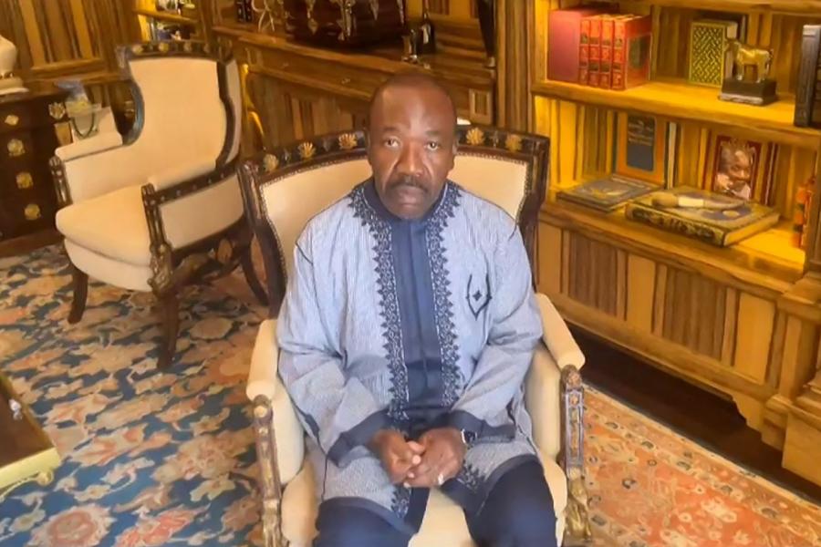 Gabonban is puccsal döntötték meg az  elnök hatalmát