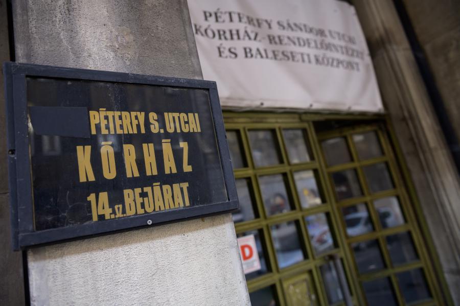 Méltatlan körülmények között tárolt holttestek miatt kirúgtak két embert a Péterfy Sándor Utcai Kórházból 